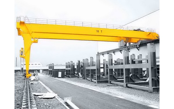 18T�Wʽ�W��(bi��o)���T(m��n)ʽ���ؙC(j��) 18t European standard semi-gantry crane