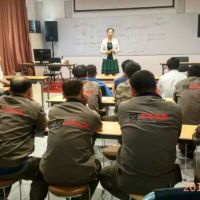 ���x����ƸՈ��̩��Ӣ��У���ں��Ӽ��g��Ӗ����